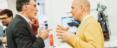 Interactie bij RoboHouse, A TU Delft fieldlab where companies, scientists and startups can develop and test new robotic & AI technologies